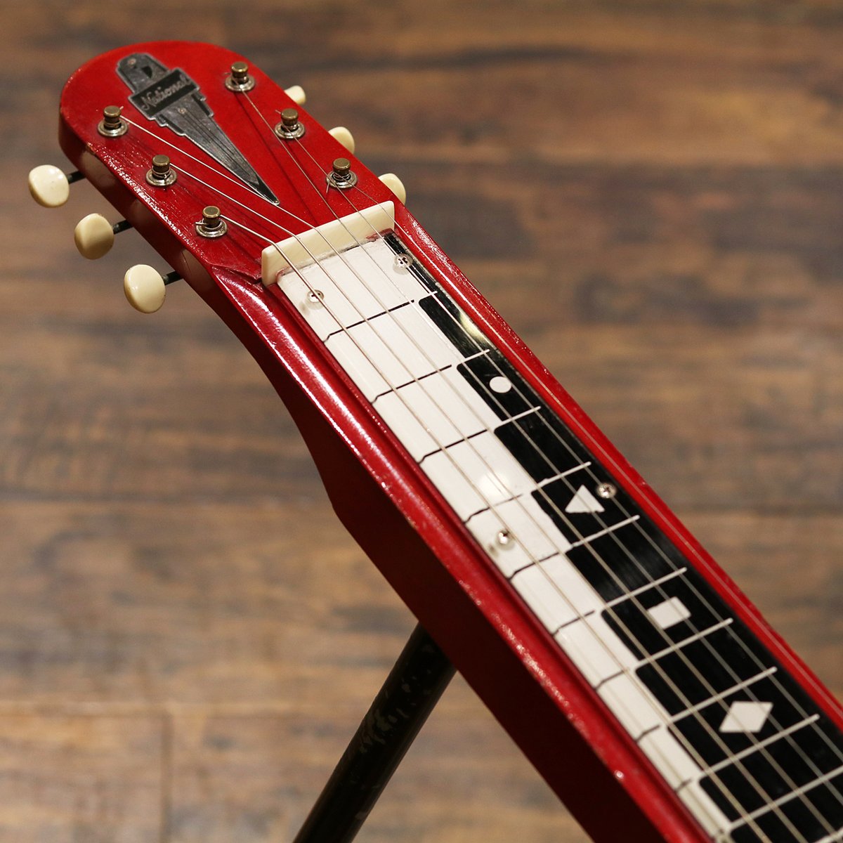 Nationalのヴィンテージスタンドスチールギター