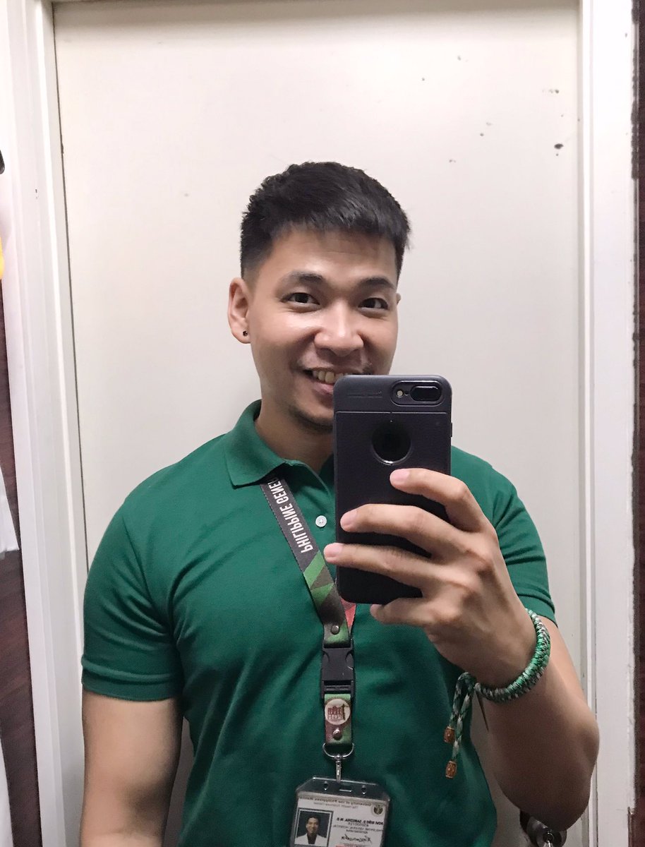 RoviSamedra's tweet image. Sobrang nainitan na kasi ako, so sabi ko “paiksian na po… mainit na kasi”… sabi ng stylist ko “sige mukha ka namang koreano…” 😆

I think kilala ko yung peg nya, sooo kailangan ko magpalean na dahil di pwede sa buhok ko ang mapisngi… 😅

#crewcut papunta nang #microbangs 🤣