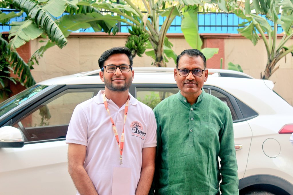 ankiitsuthar's tweet photo. #festvaikhari2023 में @bhanwarmegh भाई साहब आपसे मिलना, बात करना सब दिल को छू गया...

शालीनता से अपनी बात को रखना और सच क्या है ये जानते रहना है तो @bhanwarmegh भाई साहब को पढ़ते रहिए। https://t.co/cEzgzIYAXP