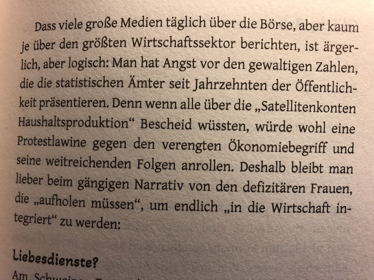 Frauen* müssen nicht 'aufholen', um endlich 'in die Wirtschaft integriert' zu werden. Sie sind ja längst drin. Männer* müssen aufholen, was #Care, #Ökosystemrelevanz und Friedlichkeit angeht. @retolipp @Frauenrat #EconTwitter -> #economyiscare (Foto: #UmCare S. 73)