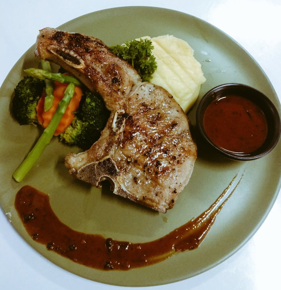 + 300g #PorkChop - THb 360 w/Mashed (or fries), season veggies (grilled or sauté) and red wine sauce 😎 

#GoodStuff #GoodFood #GoodDrinks #GoodVibes #Sukhumvit71 #PraKhanong