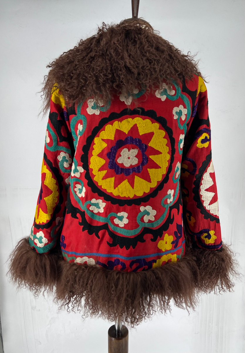 Ethnic_HomeArt's tweet image. Vintage Penny Lane Jackets, Shearling Coat, Afgan Coat, Suzani Coat, Fur Jackets, Retro Fashion, Almost Famous 1960s, Unique Clothes #VintageJackets #PennyLane 
Buy here etsy.com/listing/131308…