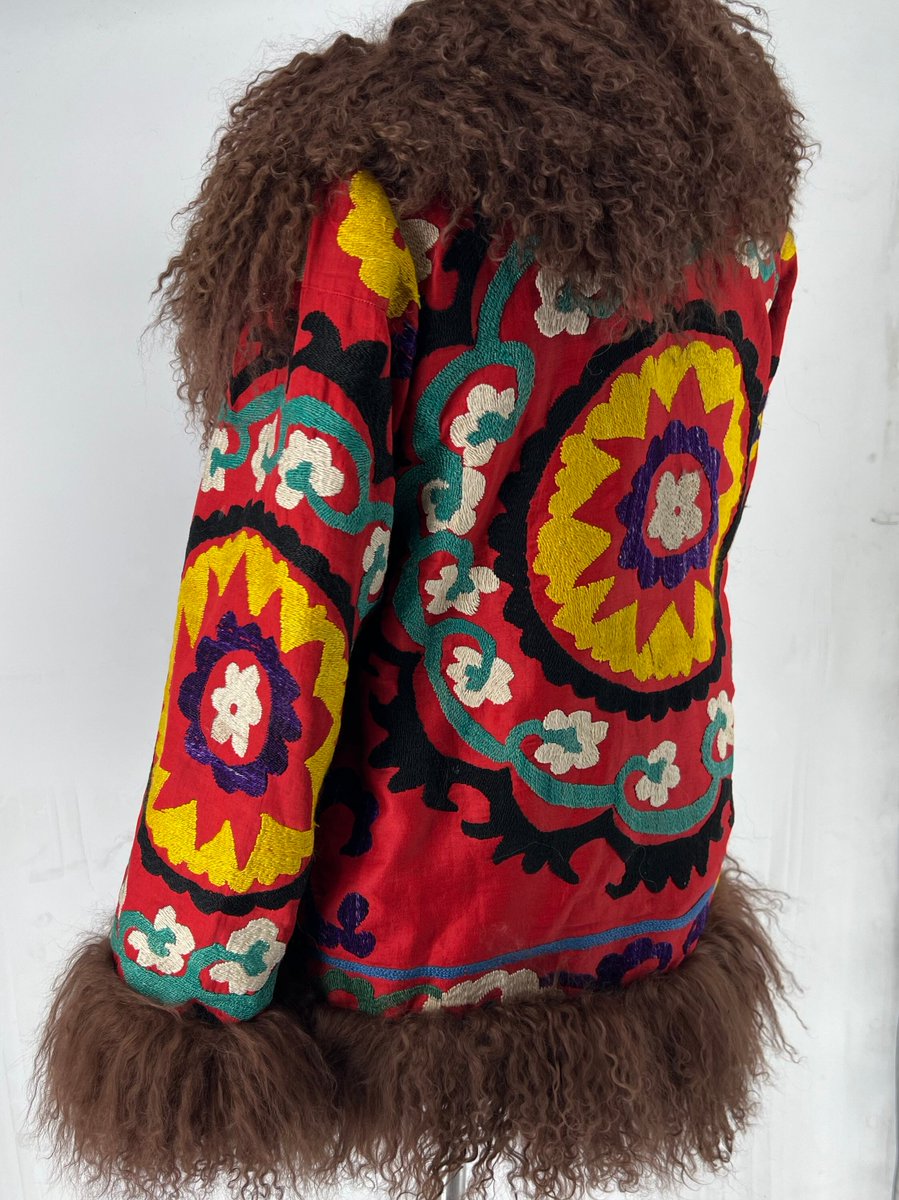 Ethnic_HomeArt's tweet image. Vintage Penny Lane Jackets, Shearling Coat, Afgan Coat, Suzani Coat, Fur Jackets, Retro Fashion, Almost Famous 1960s, Unique Clothes #VintageJackets #PennyLane 
Buy here etsy.com/listing/131308…