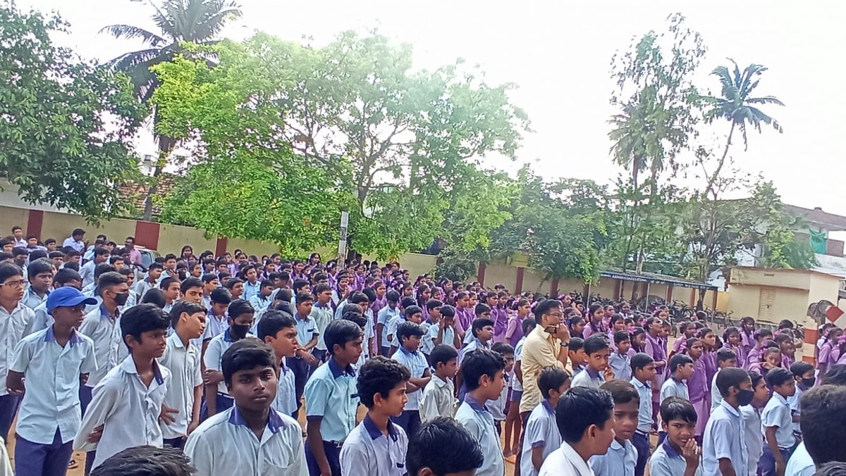 PithapuramM's tweet photo. https://t.co/PsW1t16R3L
Swachhata Pledge by AKPM School Students.  #Pithapuram 
#winsawards2023
#IndiaVsGarbage #swachhotsav2023 @SwachhaAndhra @SwachhBharatGov https://t.co/PesfGFQaPe