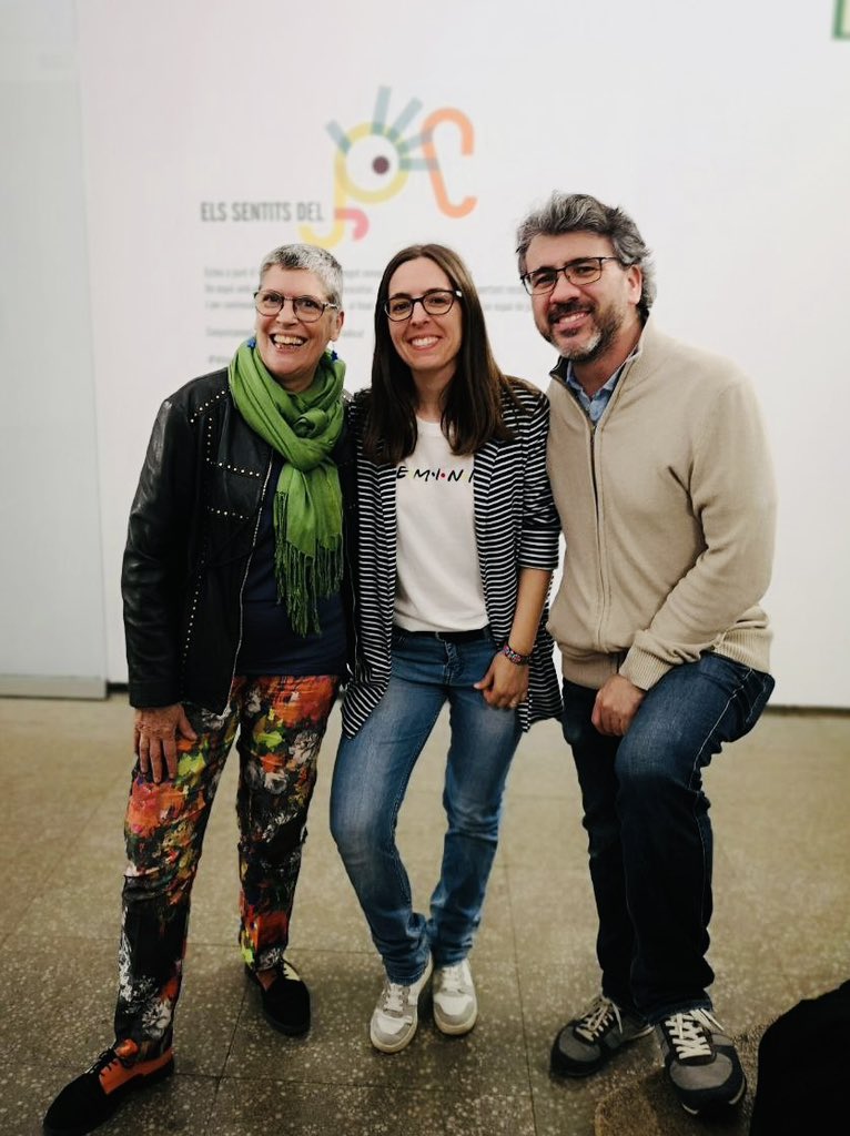 immamarin's tweet photo. Ahir vaig poder ser present a la inauguració de la exposició "Els Sentits del JOC" a la Casa de Cultura de #Girona i vaig poder compartir estona amb els seus comissaris @Cati_Hdez i @pauregincos Si voleu #Escoltar #Palpar #Olorar #Mirar i #JUGAR, ja ho sabeu ¡fins el 20 de maig! https://t.co/cXhuunKbGL