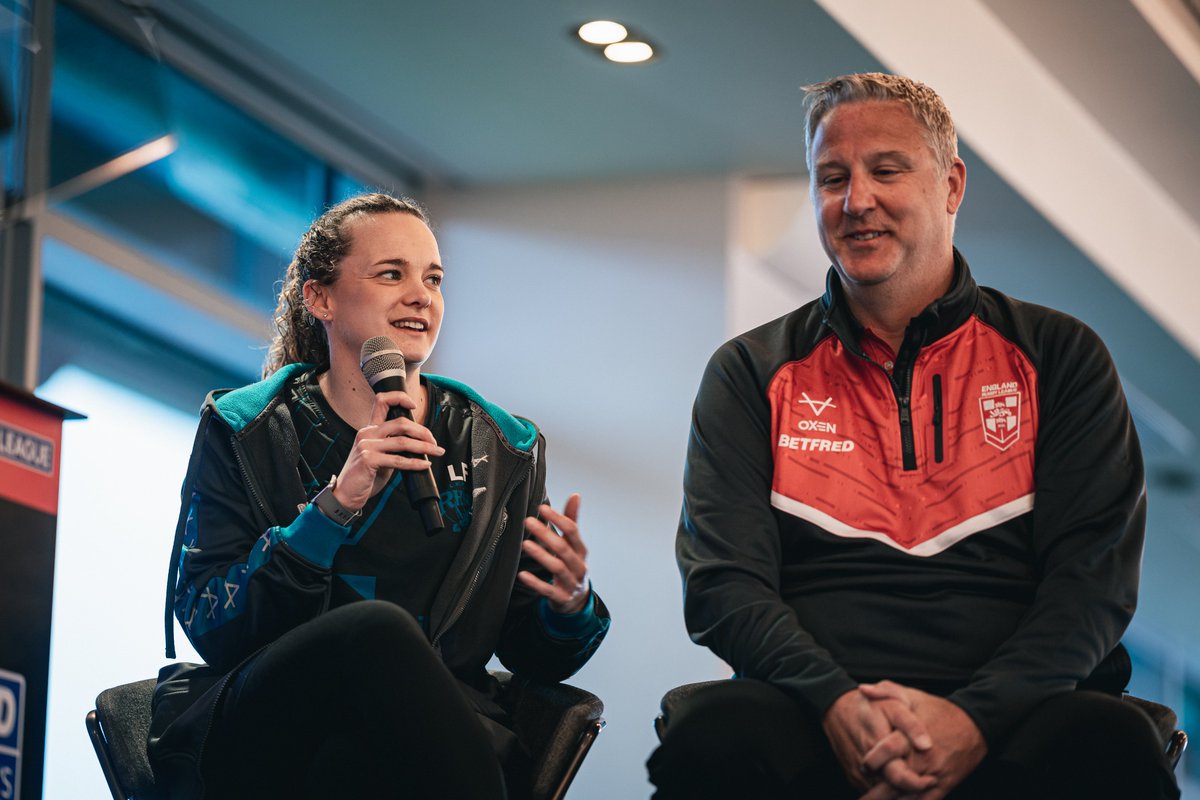 📷 Women's Super League launch 📍 Headingley Stadium ⏳ 10 days until the season starts! #LeedsRhinosWRL | #TeamRhinos