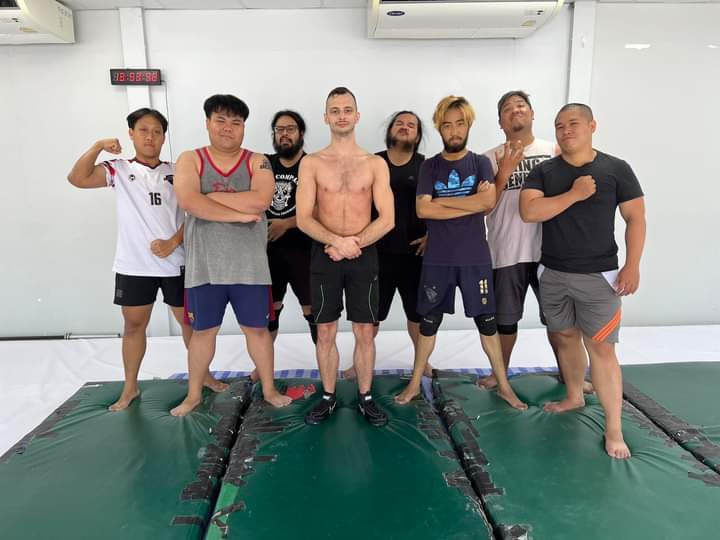 Thank you Benjamin stanley for join our training session and sharing good experience, 

#TOPdojo #oWe #ไทยทุ่ม #thaiprowrestling #