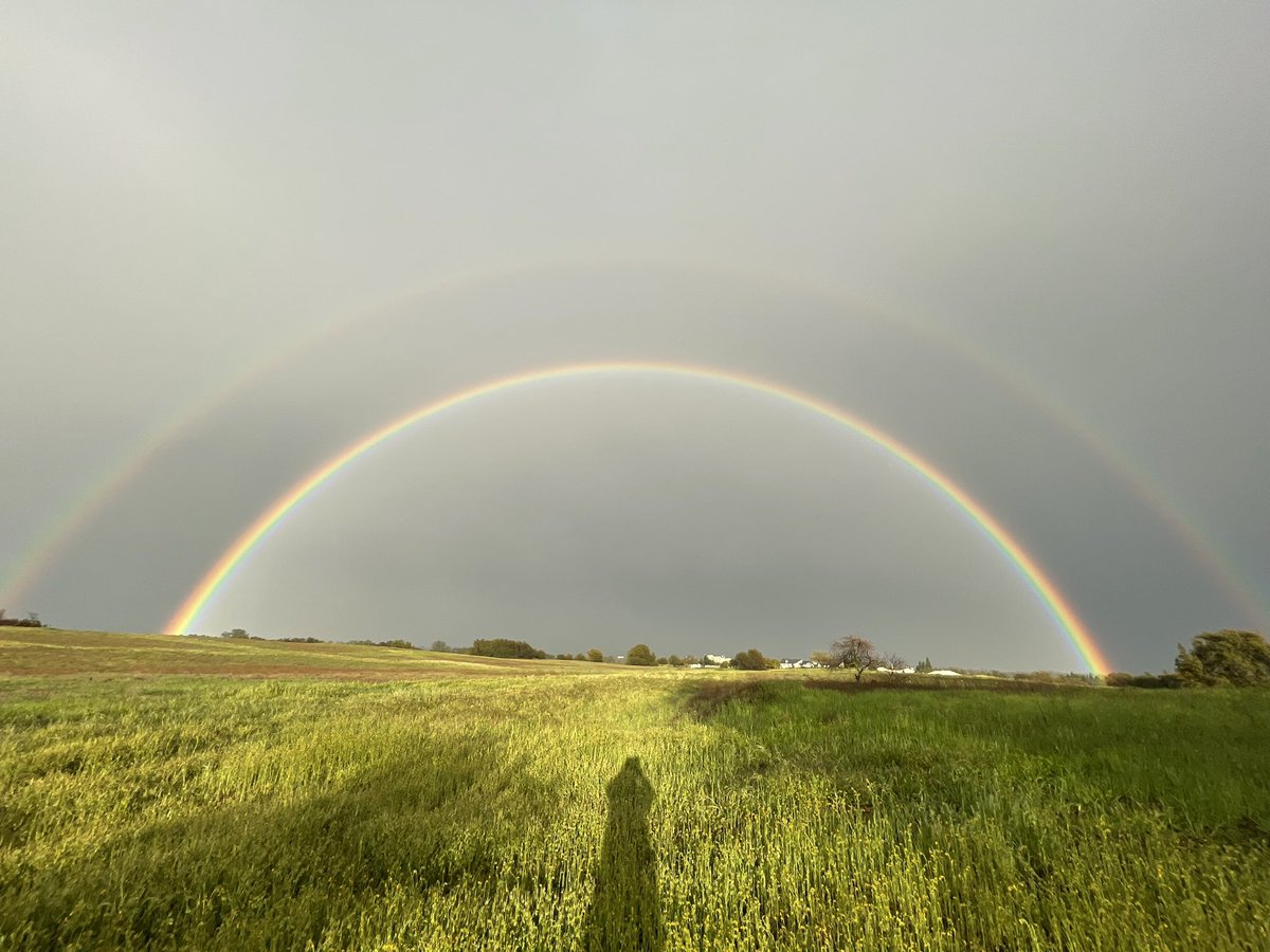thattallguyg's tweet photo. Double rainbow in #NorCal https://t.co/grWfO8S2VS