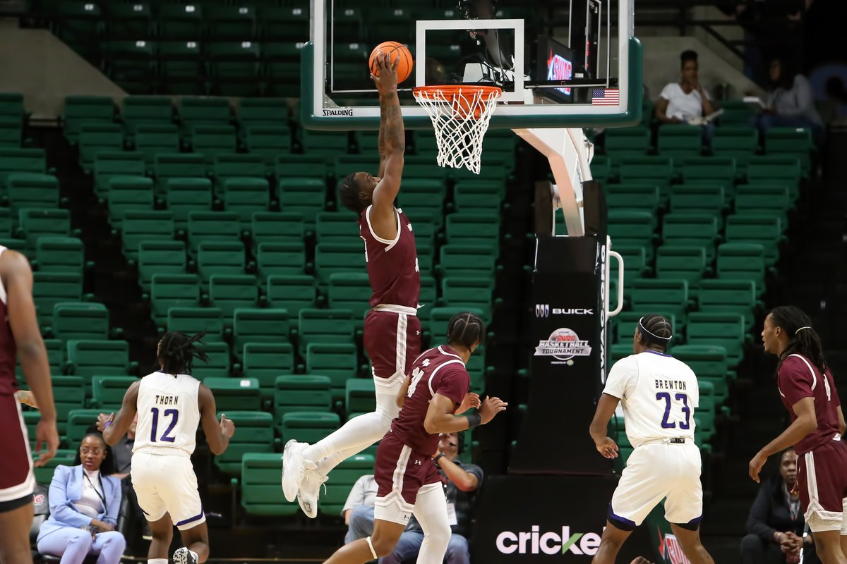 TSUMensHoops's tweet photo. Happy birthday to Mr. 5k, Karl Nicholas! 🎉🎂🎊🥳🎁

#BeLegendary #GoTigers #TSUProud | @txsotigers @texassouthern https://t.co/9lCC92rmpV
