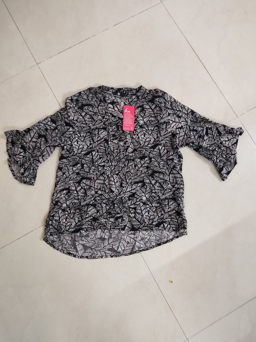 aartikudva's tweet photo. @AJIOLife  Who at Ajio is not able to understand that this article in the picture is NOT a pair of IKAT PANTS!!!???I returned it, was told I would not get a refund, but my original order, and this thing comes back to me. Now I will return it AGAIN!!!? https://t.co/zIOGveaU5s