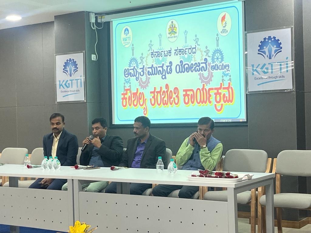KVCDCofficial's tweet photo. ಕರ್ನಾಟಕ ಒಕ್ಕಲಿಗ ಸಮುದಾಯ ಅಭಿವೃದ್ಧಿ ನಿಗಮದ  ಅಮೃತ ಮುನ್ನಡೆ ಯೋಜನೆಯಡಿಯಲ್ಲಿ ಕರ್ನಾಟಕ ಜರ್ಮನ್‌ ತಾಂತ್ರಿಕ ತರಬೇತಿ ಸಂಸ್ಥೆ (ಕೆ.ಜಿ.ಟಿ.ಟಿ.ಐ)#kgtti ಮೂಲಕ ಒಕ್ಕಲಿಗ ಸಮುದಾಯದ ಅಭ್ಯರ್ಥಿಗಳಿಗೆ ��ೌಶಲ್ಯಾಧಾರಿತ ತರಬೇತಿ ನೀಡುವ #ಹೊಸ ಬ್ಯಾಚ್‌ನ ಉದ್ಘಾಟನೆ @KgttiBangalore https://t.co/71z4nvUjcH