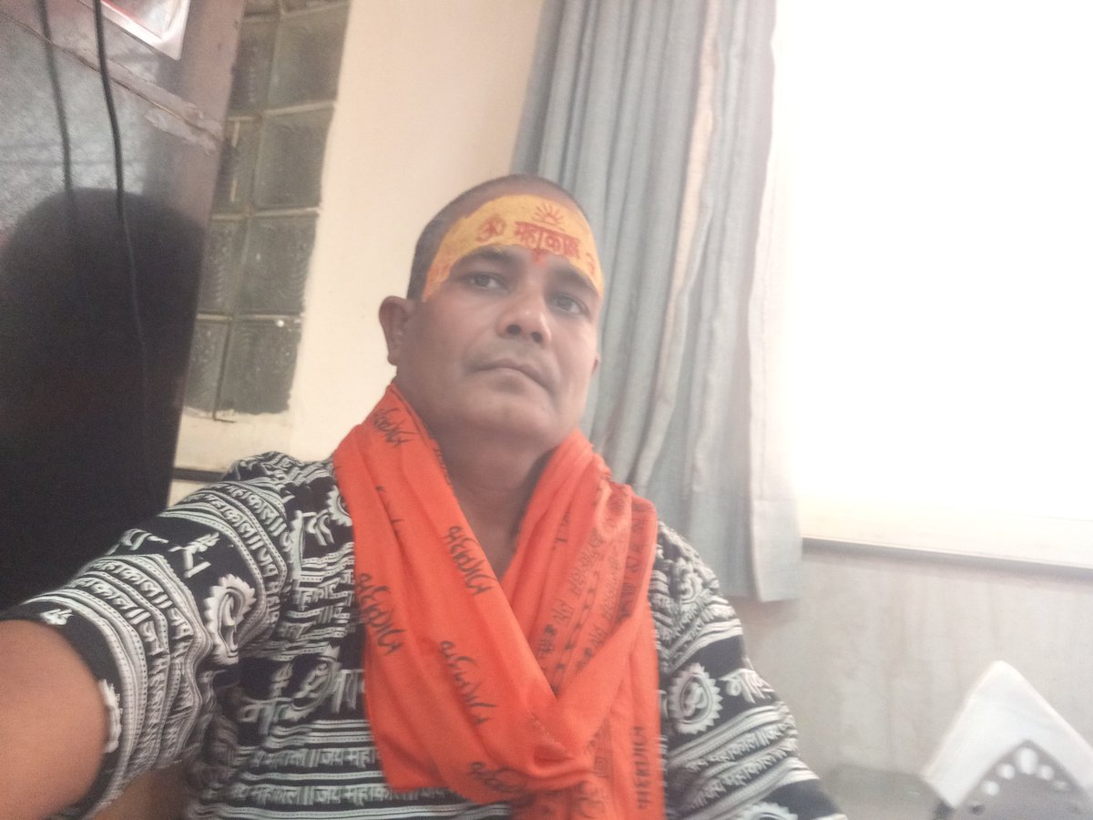 sandeep_yb's tweet photo. तुम अपनी चेतना को बढ़ाओ और इतना बढ़ाओ अपनी चेतना को की तुम्हारी चेतना वैश्विक चेतना के साथ एक आत्मा हो जाए। 
#संन्यासदीक्षा 
@yogrishiramdev https://t.co/FKHS39MJ3U