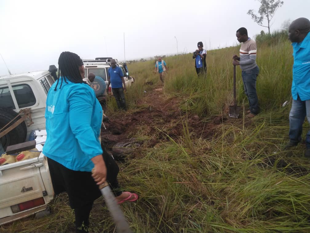 MoustiWFP's tweet photo. Perfect illustration of the old adage "Unit is strength." @WFPDRC and @UNICEFDRC cars stucked on their way to  Mobba, Tanganyika Province 🇨🇩. Poor road conditions is the first challenge to overcome. But we always reach our final destination. Beneficiaries satisfaction matters! https://t.co/BCLArJdZI5