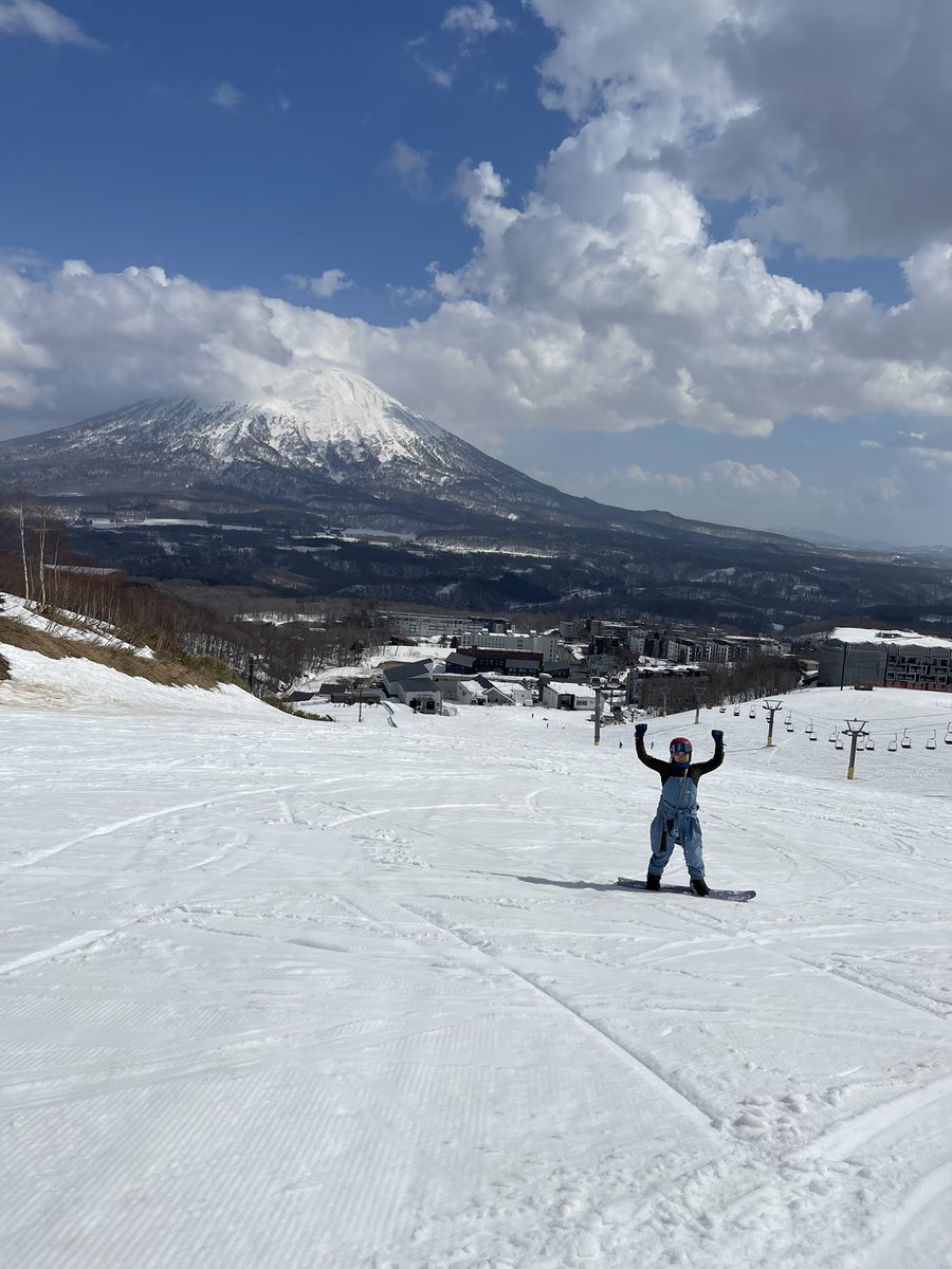 mikajohn's tweet photo. 足首骨折してから１ヶ月。
ちょっと滑ってみたー
春スノー超いい気持ち〜 https://t.co/zU2srevZ7o