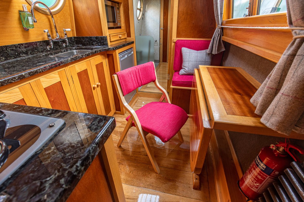 beaconparkboats's tweet image. Fancy an early-spring getaway in the Beautiful Brecon Beacons?  Book the stunning two-berth Heron for three nights for £1,200 (was £14,12) or seven nights for £1,900 (down from £2,140) from this Friday March 31st.  #offers, #springholiday #luxurycanalboats