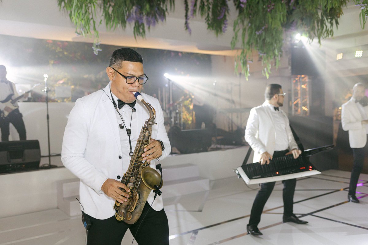 This is CAFELounge instrumental experience 🎶  100% Live #cafeloungepty #panamaweddings