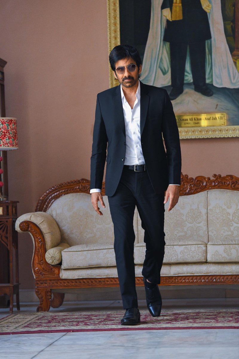 yousaytv's tweet photo. "క్రిమినల్ లాయర్ కాదు.. 'లా' తెలిసిన క్రిమినల్"
రావణాసురలో రవితేజ స్టిల్స్ 🔥🔥🔥
#RaviTeja𓃵 #Ravanasura #Latestlooks #MassMaharaja #TollyWood #Hyderabad #YouSay https://t.co/fW8aS8WDwe