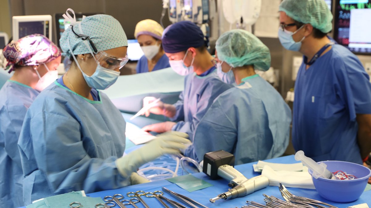 vallhebron's tweet image. En el #DiaDelTrasplantament, recordem que #VallHebron és el centre que més trasplantaments va fer a l’Estat el 2022, amb un total de 363 trasplantaments d’òrgan sòlid segons el balanç de l’@ONT_esp: és la xifra més alta mai assolida per un hospital català.