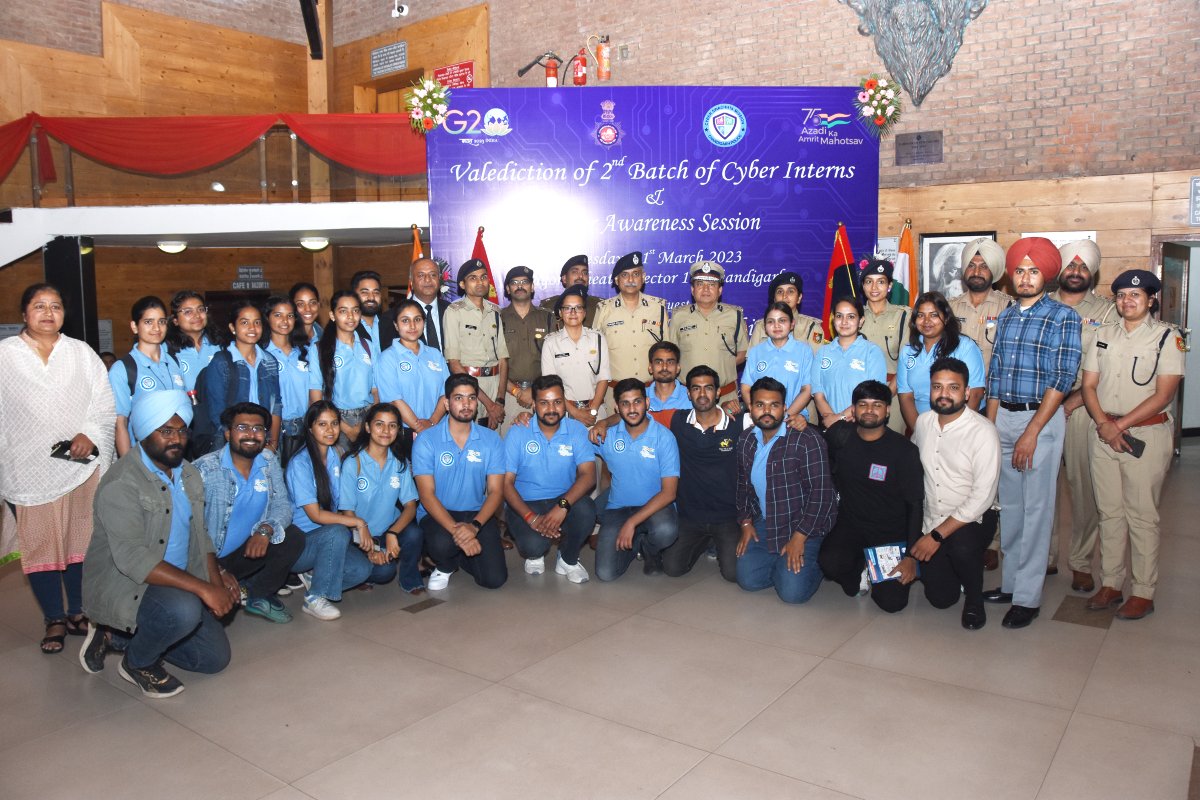 Chandigarh_uni's tweet photo. Recently, CU's students from the UILS department participated in a Cyber Cell Internship conducted under the guidance and assistance of Chandigarh Police in collaboration with Infosys, in which two of our students, Aman Deep Walia and Punit Jain, were among the top 10 interns. https://t.co/nv5GhK8gCi