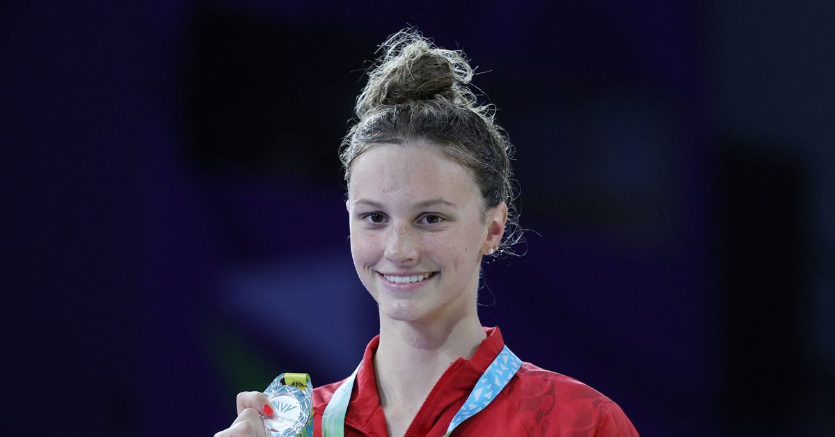 canadian-teenager-mcintosh-sets-400m-freestyle-world-record-https-t