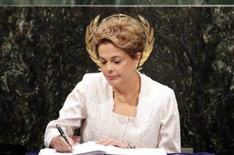 mthslr's tweet photo. 100% viciado em julgar as assinaturas de políticos segundo seus verbetes da Wikipedia. Aí vai um ranking com ANÁLISE 100% ESTÉTICA E 87% APARTIDÁRIA das assinaturas dos presidentes do Brasil, de Sarney a Lula 👇👇👇👇👇 https://t.co/S7xWBHobIC