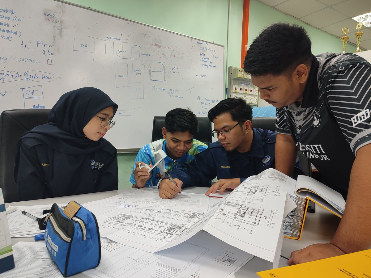 danialjkrckm's tweet photo. SELASA : 28/3/2023
- Membantu Encik Farid utk menyemak kandungan dokumen projek dan mencatatnya pada borang yg disediakan
- Menyemak kandungan lukisan arkitek mengenai sistem bekalan air sejuk utk asrama puteri Maktab Mahmud
@EnCiK_JM1
@JKRCKMKedah
#internfebjun2023
#ckmkedah https://t.co/ZZICGKOoA3