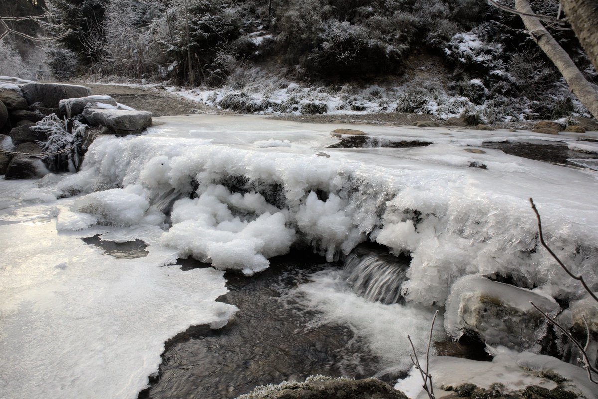 orgravenblack's tweet photo. frozen waterfall
#photo #photography #photographylovers
#nature #naturephotography #naturelovers #winter #winterphotography #winterlovers https://t.co/YNvnTfoBBR
