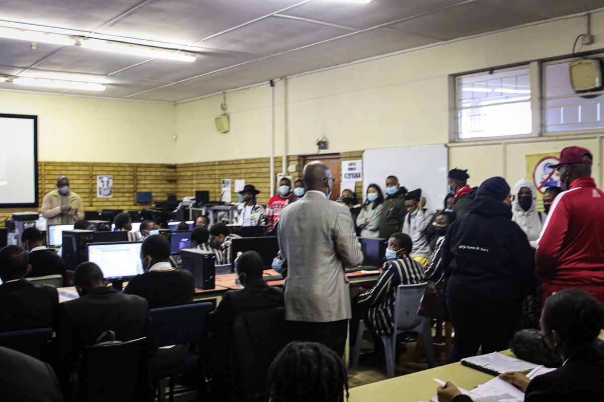 Geekulcha's tweet image. Throwback to Mthatha 4IR Youth Expo 🔥🔥🔥

The ecosystem rallied up for the Mthata youth. We love seeing the private and public sectors collaborating 🙌

#GKTurns10 
#gkVacWork