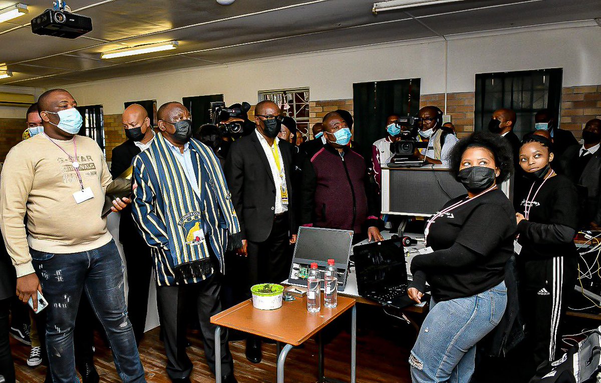 Geekulcha's tweet image. Throwback to Mthatha 4IR Youth Expo 🔥🔥🔥

The ecosystem rallied up for the Mthata youth. We love seeing the private and public sectors collaborating 🙌

#GKTurns10 
#gkVacWork