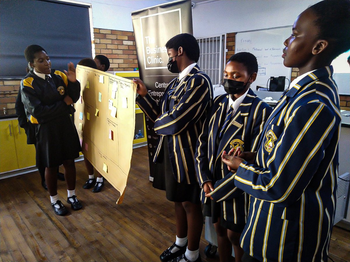 Geekulcha's tweet image. Throwback to Mthatha 4IR Youth Expo 🔥🔥🔥

The ecosystem rallied up for the Mthata youth. We love seeing the private and public sectors collaborating 🙌

#GKTurns10 
#gkVacWork