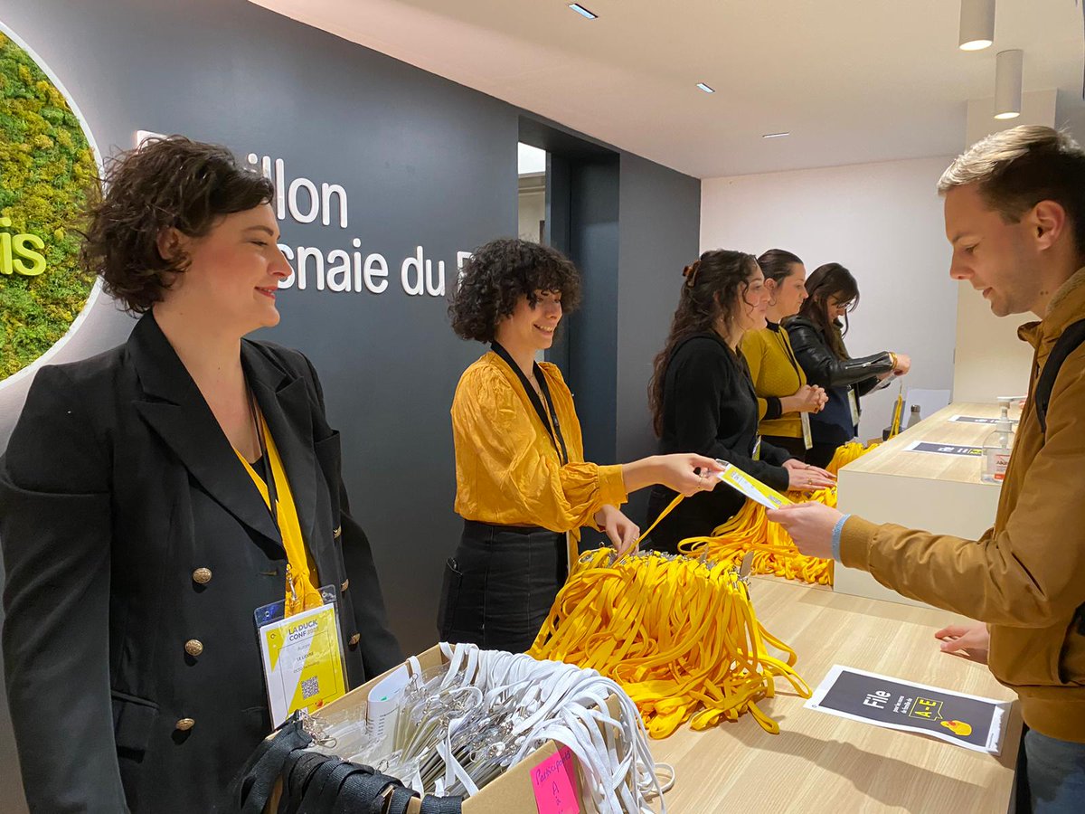 OCTOTechnology's tweet photo. [#LaDuckConf] 🐥 C'est le Jour J : on est vraiment heureux de vous revoir ! 

On commence la journée avec l'introduction de nos curateurs et c'est parti pour le talk d'ouverture avec Gregor Hohpe !

#LaDuckConf2023 #archi #architecture #data #devops #SI #CloudSouverain https://t.co/t15ssH04Yb