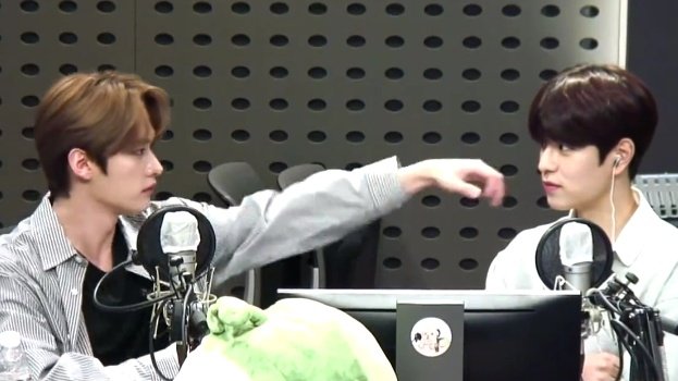 seungminho2522's tweet photo. But...

Lk would either hit him slighty or open his hands when they're trying to box🐱🐶 https://t.co/Ic4T7Dy8AJ