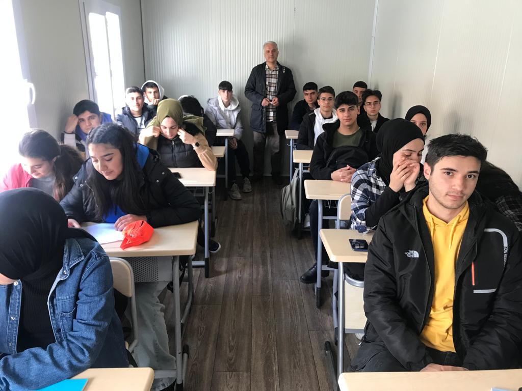 BilginCankar's tweet photo. Gönüllü öğretmenler grubu olarak geldiğimiz Malatya'dan güzel dostuklarla ayrılıyoruz.Bir damla dahi katkımız olmuşsa ne mutlu bizlere. https://t.co/g3e4DZZMxW