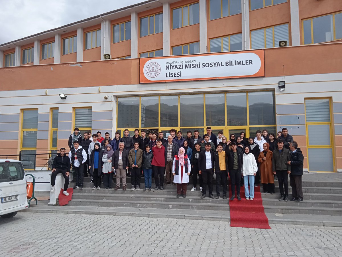 BilginCankar's tweet photo. Gönüllü öğretmenler grubu olarak geldiğimiz Malatya'dan güzel dostuklarla ayrılıyoruz.Bir damla dahi katkımız olmuşsa ne mutlu bizlere. https://t.co/g3e4DZZMxW