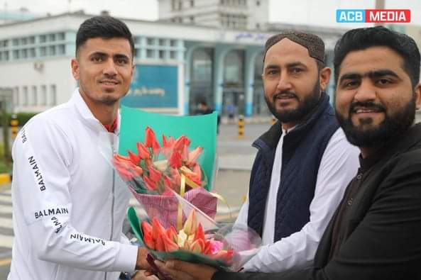 pKarokhail's tweet photo. After a historical series victory over @TheRealPCB in UEA, @ACBofficials players have arrived in Kabul Wednesday morning &amp; warmly welcomed by Afghans fans @Kabulairport https://t.co/bJ89oFxoR6