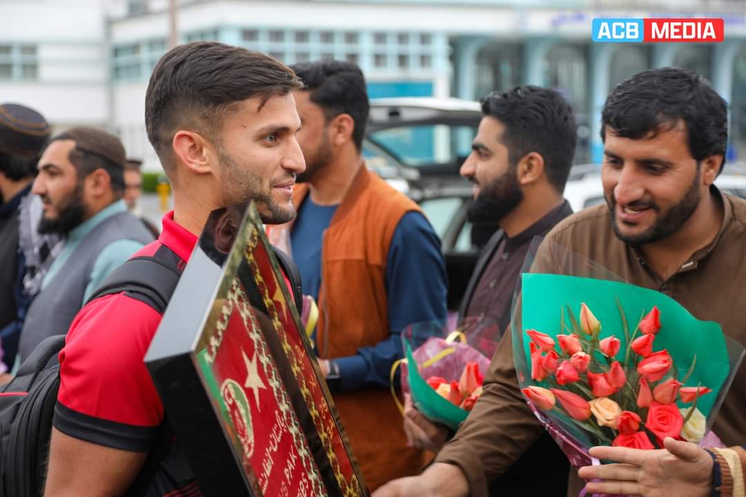 pKarokhail's tweet photo. After a historical series victory over @TheRealPCB in UEA, @ACBofficials players have arrived in Kabul Wednesday morning &amp; warmly welcomed by Afghans fans @Kabulairport https://t.co/bJ89oFxoR6