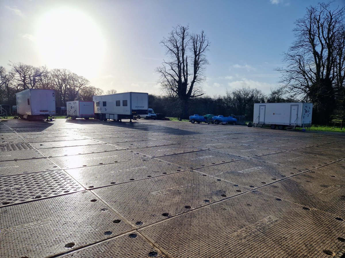 locationoneltd's tweet image. Facility vehicles by @facilitiesby_adf Ground Protection and location supplies by @locationoneuk - a production marriage made in heaven 🌅🚚🚛🎥🎬💚🌎🧡

#nationwide #tvproduction #enablingthebigpicture #trackway #onlocationshoot #unitmanager #locationmanager #lineproducer