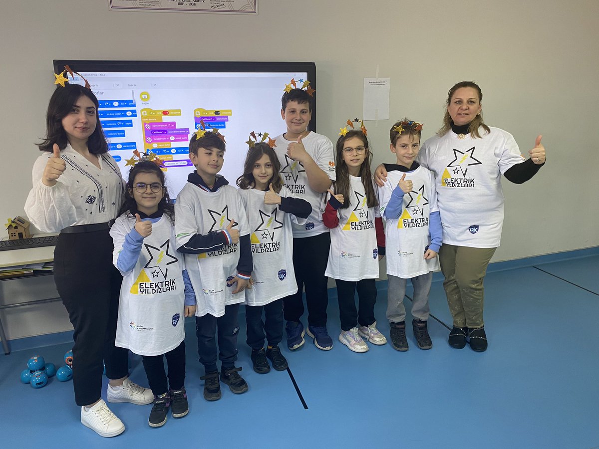 serveralbayrak1's tweet photo. Manisa Doruk FLL  Elektrik ⚡️ Yıldızları Takımı elektrik sorunlarını araştırıp çözümler https://t.co/ULRWQxrKpi ile projemizi modellemeyi https://t.co/YXtawfvdB4 turnuva için artık hazırız Başarılar diliyorum Doruk Koleji FLL Takımına 🧿@BilimKahraman @DK_DorukKoleji @suna_ahi https://t.co/YTFGFbAnQ0