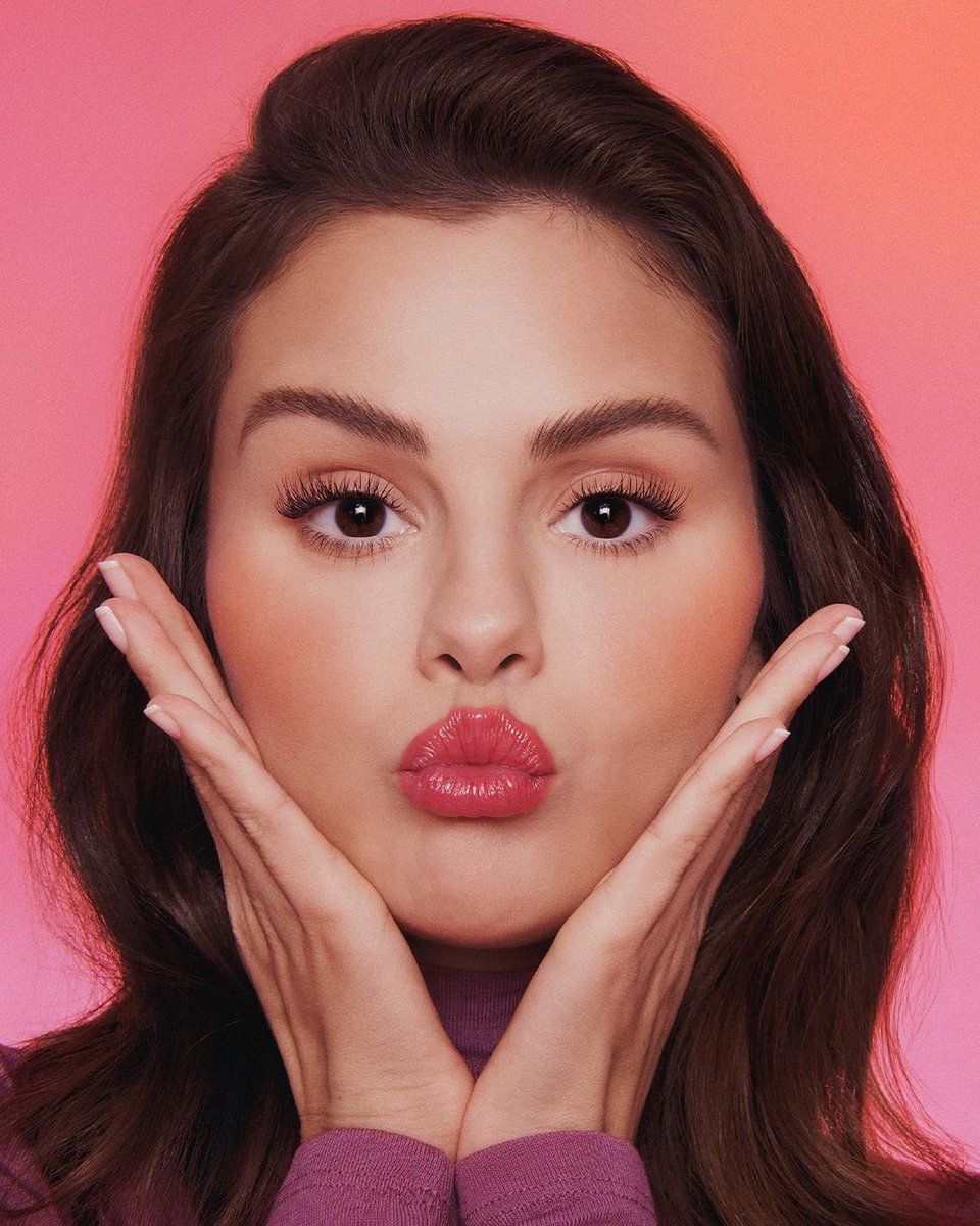 NikaylaChristi's tweet photo. “You have to treat people the way you want to be treated because ultimately, you’re not gonna get anywhere if you’re just mean to people.” ~ Selena Gomez 

⬆️Reminder wen Sel said dis... Please b kind🥺❤️‍🩹
#killemwithkindness #RareBeauty #youarerare #selenagomez #proudselenator https://t.co/rpd5QWkkJT