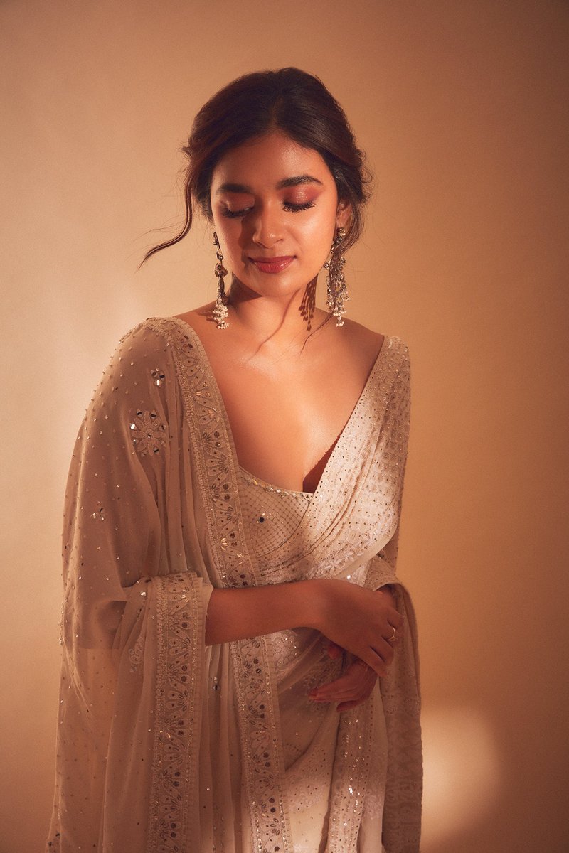 123HDgallery's tweet photo. Gorgeous @KeerthyOfficial Clicks for #Dasara promotions 💥🥰

#DasaraOnMarch30 #Dasara #KeerthySuresh #123HDGallery 

for more UHD Galleries 🔗 https://t.co/tgX2xR7d3M https://t.co/88h1PyflmN