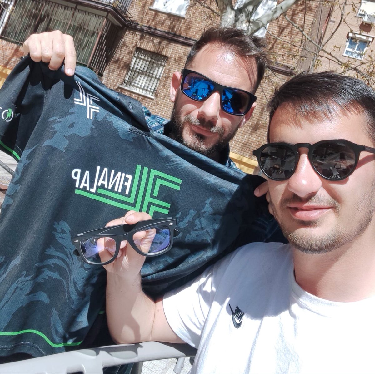 🎁Regalo del #Suscriptor

💚Llegaron las 😎 gafas de <a href="/MarsGaming_/">Mars Gaming</a> a <a href="/DaniPH_68/">Dani Penco</a> y a <a href="/CGT_DEIF/">David Villamil</a>

➡️Gracias por el apoyo compañeros, ya tenéis vuestros 0,2 seg por vuelta ⏱️👈🏻

#FinaLapGo #Simracing