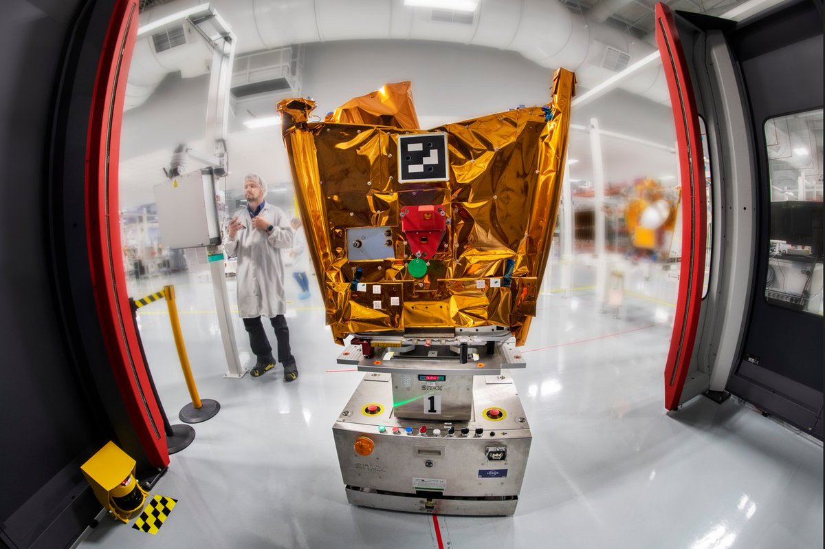 AirbusSpace's tweet photo. Constellation complete!👏
Following the #OneWebLaunch18 with Airbus OneWeb-built satellites, the growing number of constellations is opening new opportunities from improved connectivity &amp; communications to enhanced observation &amp; security.
🔗 Read more: https://t.co/7fh5B9JyzP https://t.co/yc1uLOlSmB