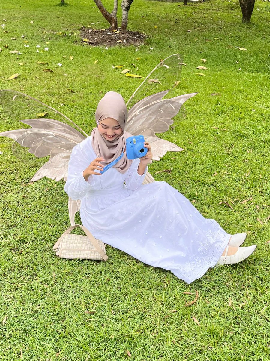 kinaanan's tweet photo. —— Dress Cantik untuk Lebaran 🧚🏼‍♀️💐💖✨

Cocok banget buat lebaran karna lucu abieezz 🥹💗✨

❀ Full furing di dress warna putih, jadi tidak trawang yaa 
❀ Ada kancing di lengan bawah, mempermudah untuk wudhu
❀ Busui friendly juga karna kancing hidup didepan https://t.co/eRpyfsvPpX