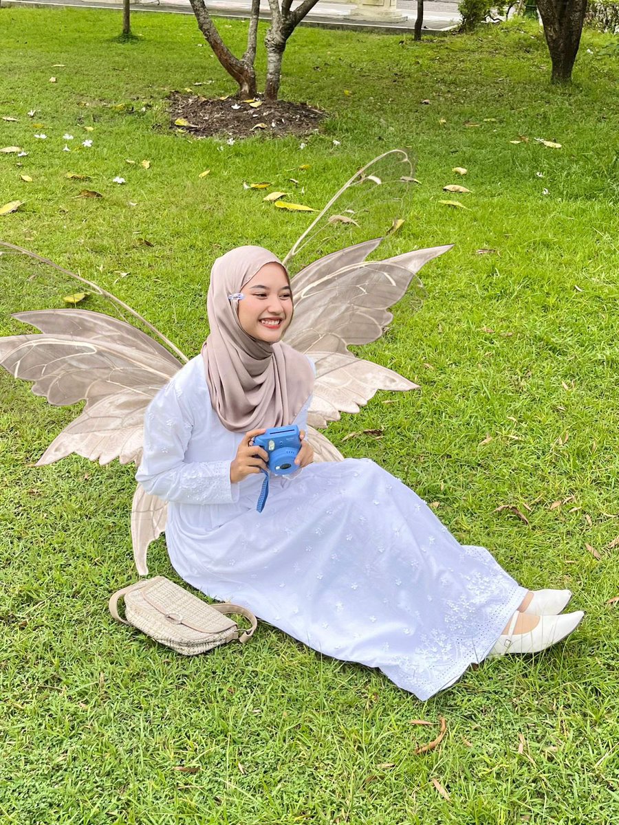 kinaanan's tweet photo. —— Dress Cantik untuk Lebaran 🧚🏼‍♀️💐💖✨

Cocok banget buat lebaran karna lucu abieezz 🥹💗✨

❀ Full furing di dress warna putih, jadi tidak trawang yaa 
❀ Ada kancing di lengan bawah, mempermudah untuk wudhu
❀ Busui friendly juga karna kancing hidup didepan https://t.co/eRpyfsvPpX