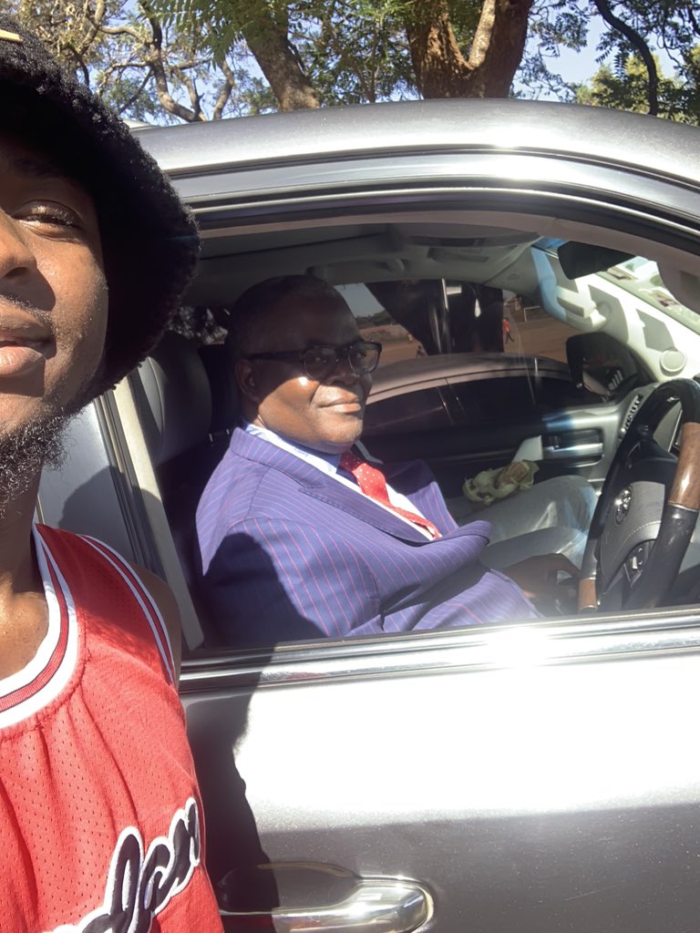 hatiperi_wacho's tweet image. If you could have a chance to meet the former minister of energy hon Fortune Chasi what would you say to him ? 🤔