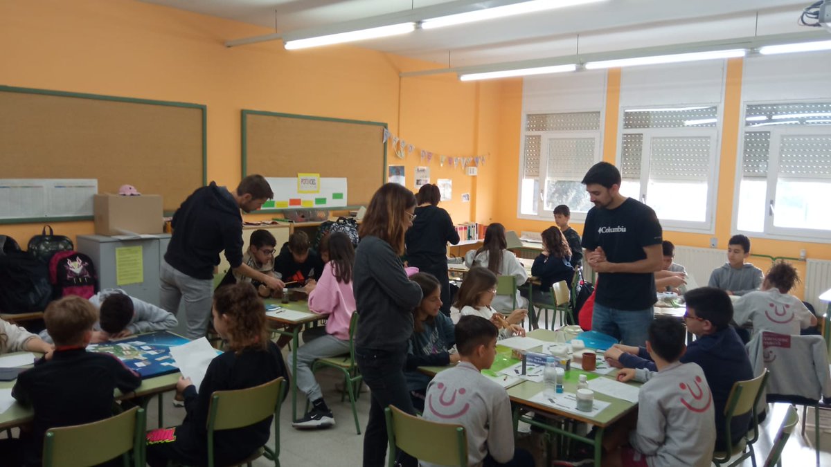 CdAGarrotxa's tweet photo. Compartir, debatre, aprendre, fer xarxa, empapar-nos d'idees... i tot amb la geologia com a teló de fons!

Jornada molt profitosa tot descobrint part de l'oferta educativa dels companys del CdA del Bages!
Seguim!

Gràcies per l'acollida escola Francesc Macià de Súria! https://t.co/0VBe50b9wj