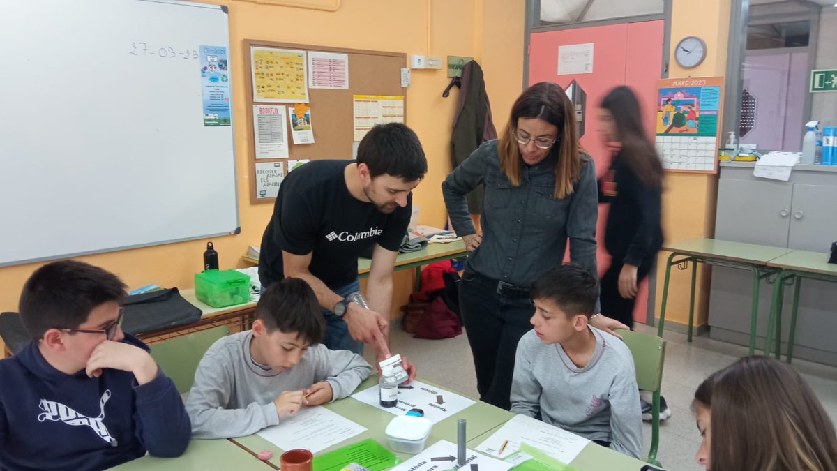 Compartir, debatre, aprendre, fer xarxa, empapar-nos d'idees... i tot amb la geologia com a teló de fons!

Jornada molt profitosa tot descobrint part de l'oferta educativa dels companys del CdA del Bages!
Seguim!

Gràcies per l'acollida escola Francesc Macià de Súria!