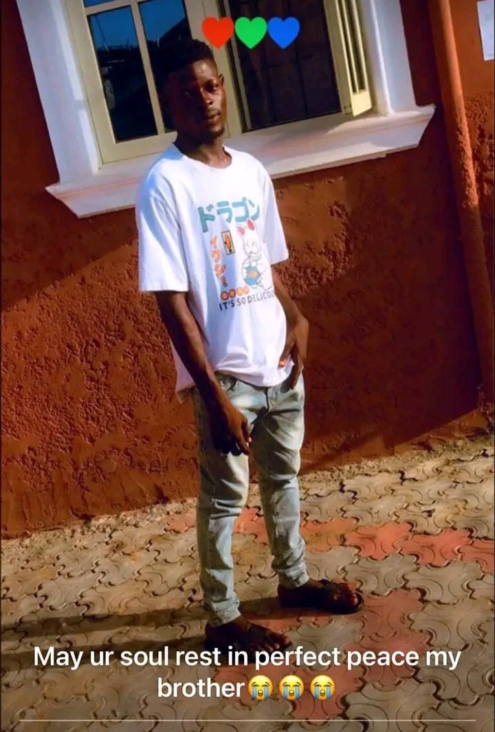 PO_GrassRootM's tweet photo. 3 of our Labour Party Polling Unit agents are dead.
4 have lost their sight. 
22 supporters have bullet pellets stuck in their bodies.
2 are in a coma and many wounded.
 That guy that was being cut at abule central mosque with tiles (bolaji) on Gov. Election is dead now. https://t.co/tXQSvR2WGx