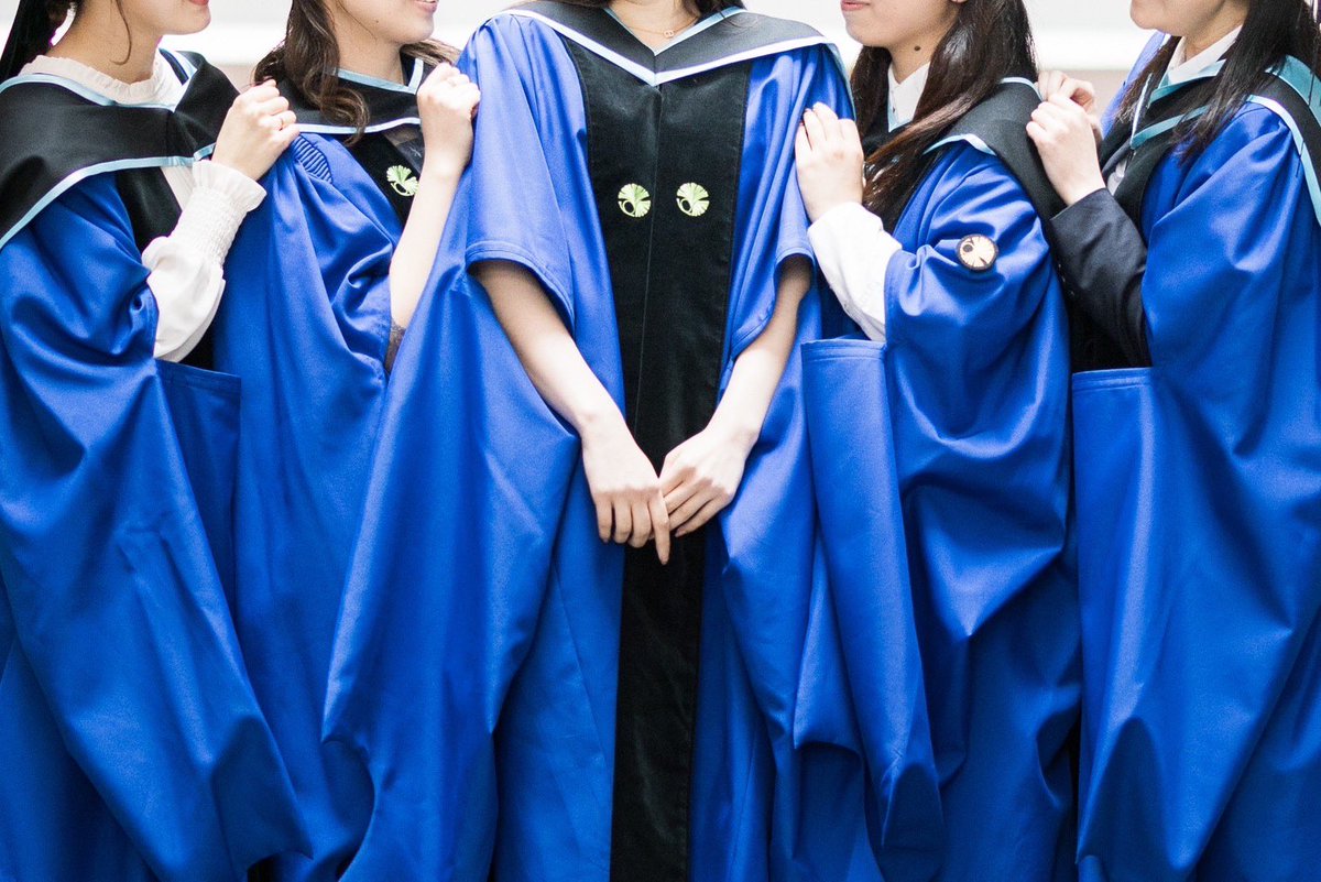 修了式に仲良し5人で撮ってもらった写真📸

いい写真すぎるので、ぜひ見てほしいです🥰

#修了式
#東京大学大学院
#アカデミックガウン