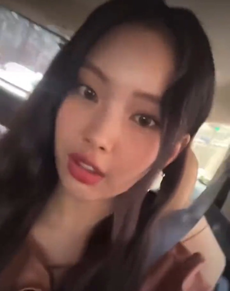 leehyeinfeed's tweet photo. pretty hyein <3 https://t.co/CbHbl7MYFc